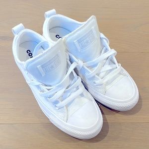 Womens size 6 White Converse